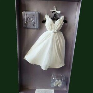 Franklin mint Elizabeth Taylor vinyl  portrait doll wardrobe collection